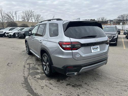 2025 Honda Pilot Touring 8-Passenger