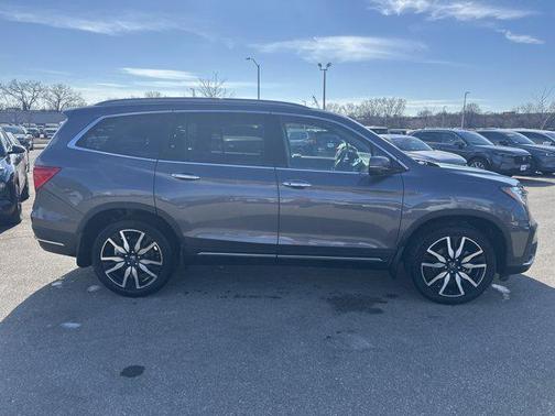2022 Honda Pilot Touring 8-Passenger
