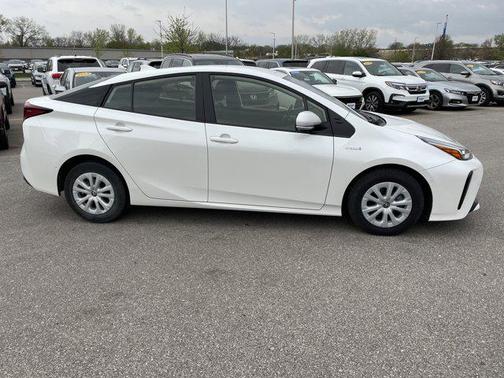 2019 Toyota Prius L