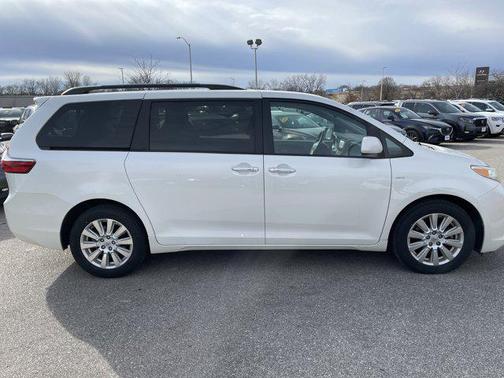 2017 Toyota Sienna XLE Premium