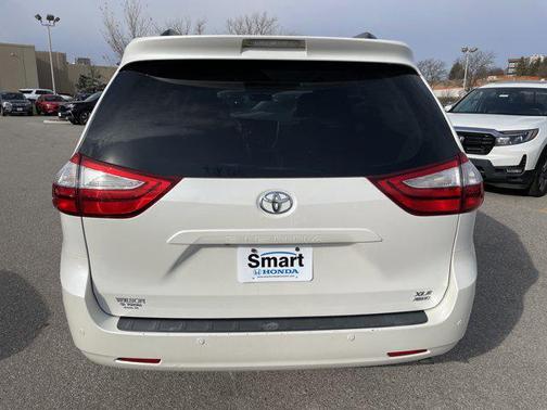 2017 Toyota Sienna XLE Premium