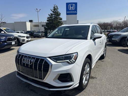 Ibis White 2023 Audi Q3 Premium 40 TFSI quattro Tiptronic