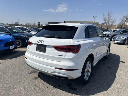Ibis White 2023 Audi Q3 Premium 40 TFSI quattro Tiptronic