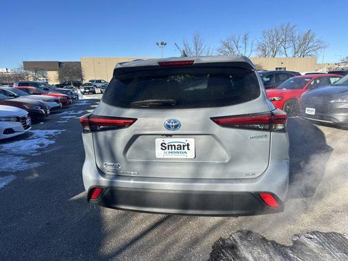 2022 Toyota Highlander Hybrid XLE