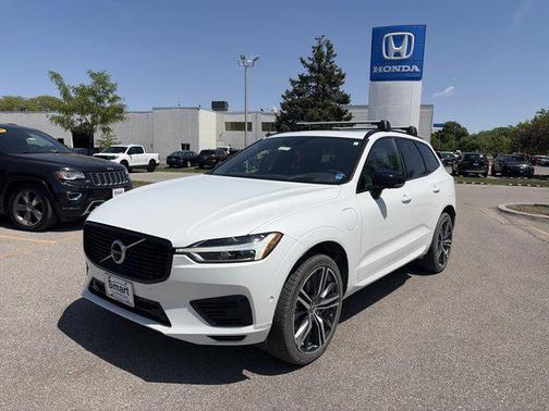 Crystal White Metallic 2021 Volvo XC60 Recharge Plug-In Hybrid T8 R-Design