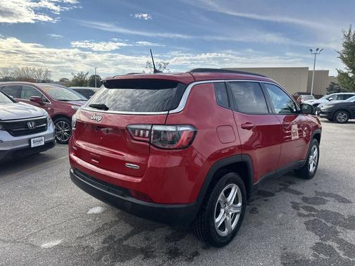 Red Hot Pearlcoat 2024 Jeep Compass Latitude