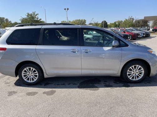 2012 Toyota Sienna XLE
