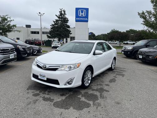 Super White 2013 Toyota Camry XLE