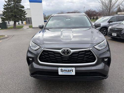 Magnetic Gray Metallic 2022 Toyota Highlander XLE