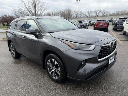 Magnetic Gray Metallic 2022 Toyota Highlander XLE