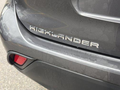 Magnetic Gray Metallic 2022 Toyota Highlander XLE