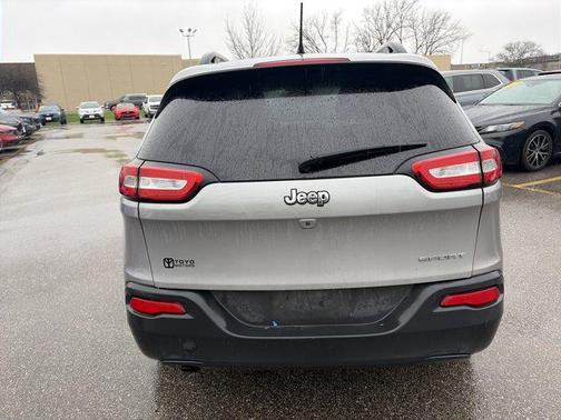 2016 Jeep Cherokee Sport