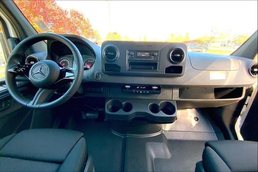 2025 Mercedes-Benz Sprinter 2500 Standard Roof