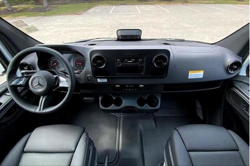2025 Mercedes-Benz Sprinter 2500 Standard Roof