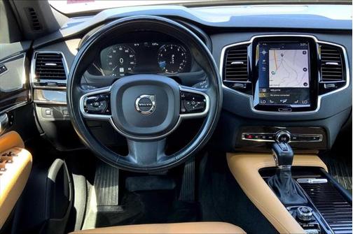 2018 Volvo XC90 T6 Momentum
