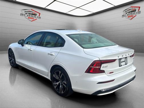 2024 Volvo S60 B5 Plus Dark Theme