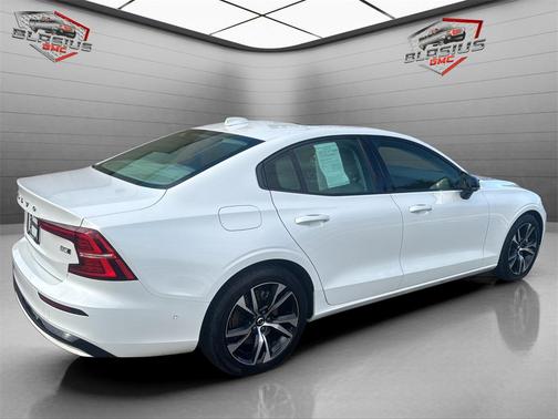 2024 Volvo S60 B5 Plus Dark Theme