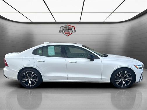 2024 Volvo S60 B5 Plus Dark Theme