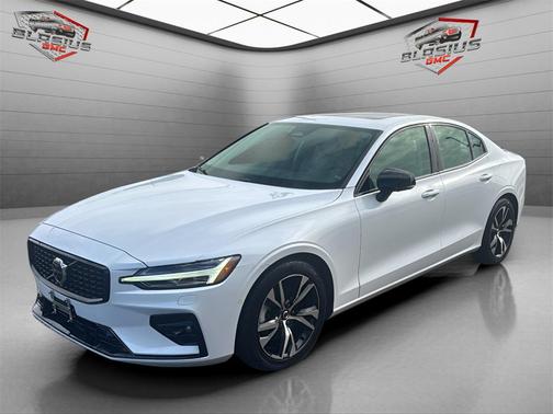 2024 Volvo S60 B5 Plus Dark Theme