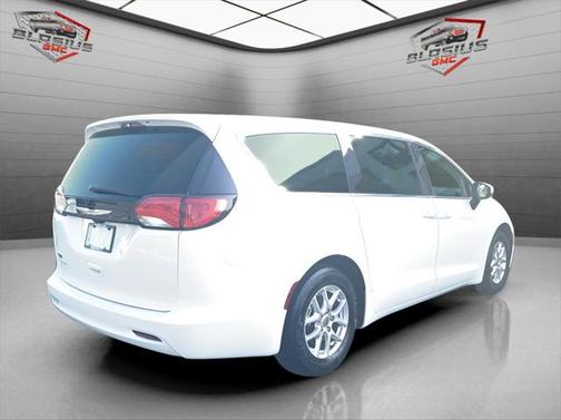 2023 Chrysler Voyager LX