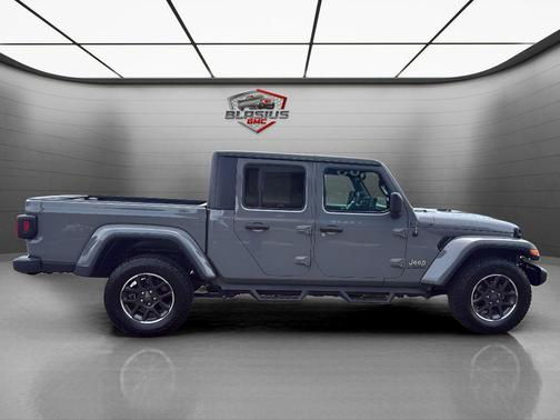Sting-Gray Clearcoat 2023 Jeep Gladiator Overland