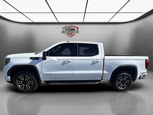 Summit White 2024 GMC Sierra 1500 AT4