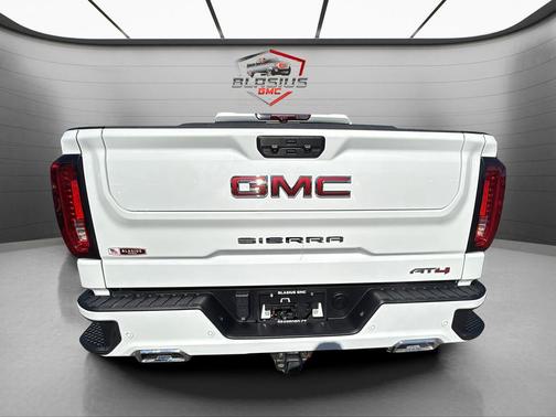 Summit White 2024 GMC Sierra 1500 AT4