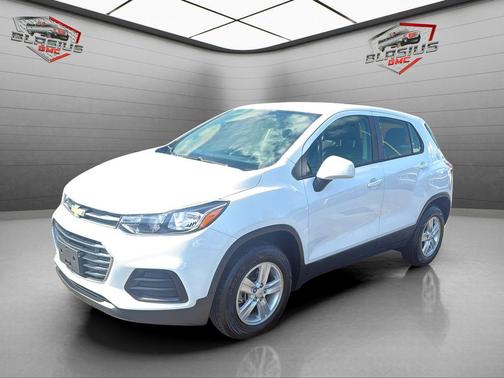 Summit White 2018 Chevrolet Trax LS
