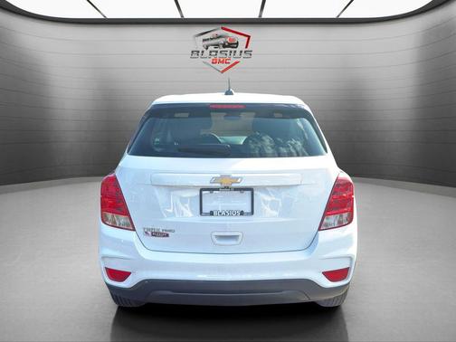 Summit White 2018 Chevrolet Trax LS
