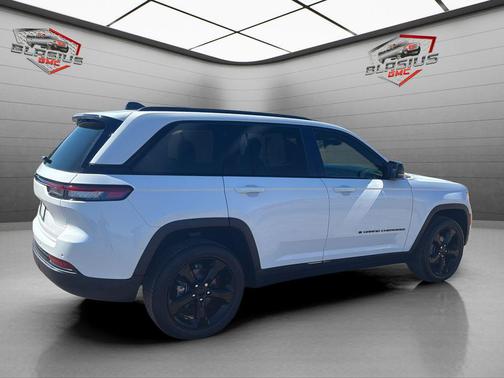 Bright White Clearcoat 2023 Jeep Grand Cherokee Altitude