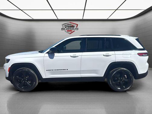 Bright White Clearcoat 2023 Jeep Grand Cherokee Altitude