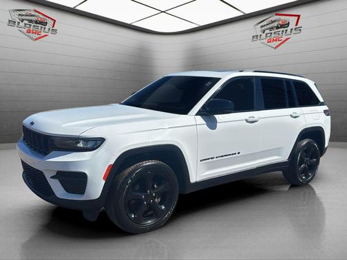 Bright White Clearcoat 2023 Jeep Grand Cherokee Altitude