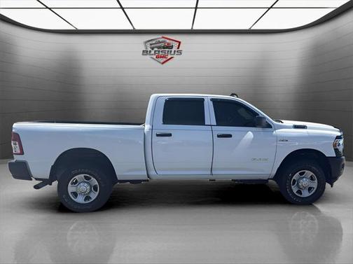 2022 RAM 2500 Tradesman Crew Cab 4x4 6'4' Box