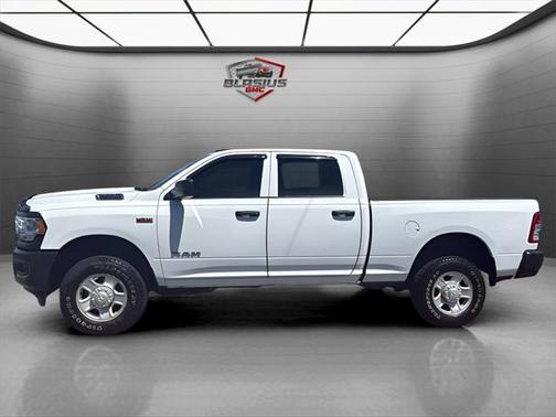 2022 RAM 2500 Tradesman Crew Cab 4x4 6'4' Box