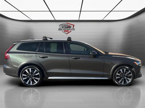 2020 Volvo V60 Cross Country T5
