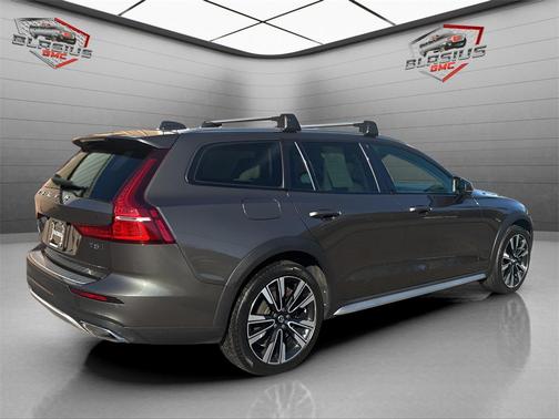 2020 Volvo V60 Cross Country T5