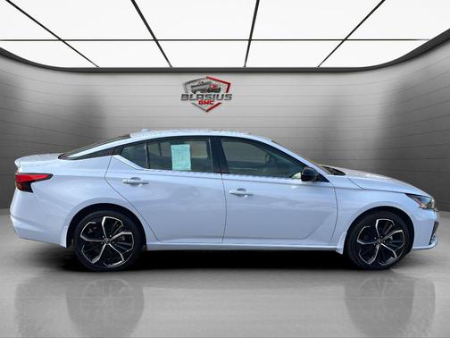 2023 Nissan Altima SR Intelligent AWD