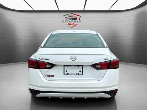 Pearl White Tricoat 2024 Nissan Altima 2.5 SV