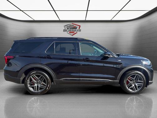 Agate Black Metallic 2025 Ford Explorer ST-Line