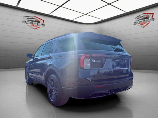 Agate Black Metallic 2025 Ford Explorer ST-Line