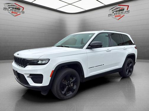 Bright White Clearcoat 2023 Jeep Grand Cherokee Altitude
