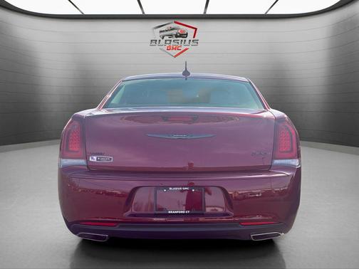 Velvet Red Pearlcoat 2023 Chrysler 300 Touring