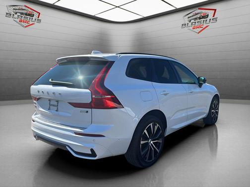 2024 Volvo XC60 B5 Plus Dark Theme