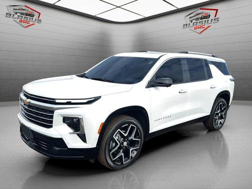 Iridescent Pearl Tricoat 2025 Chevrolet Traverse High Country