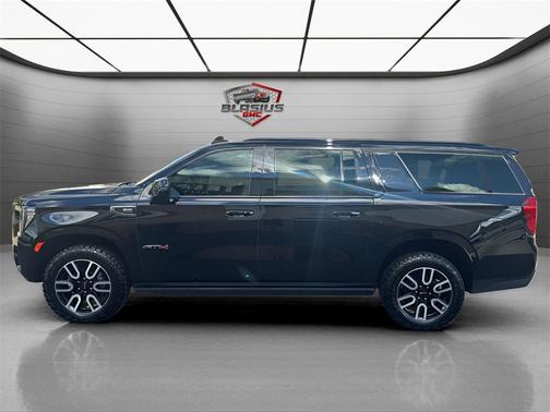2022 GMC Yukon XL 4WD AT4