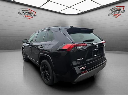 2022 Toyota RAV4 Hybrid SE