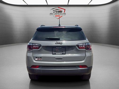 Sting-Gray Clearcoat 2023 Jeep Compass Latitude