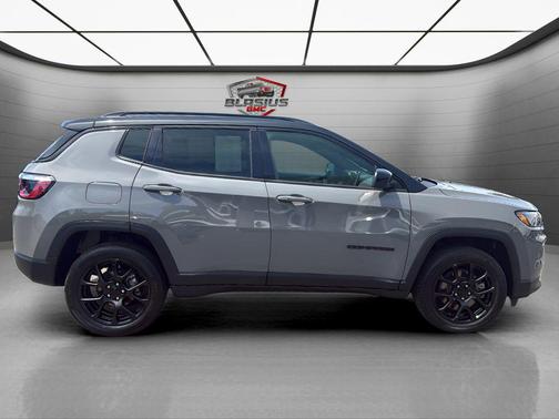 Sting-Gray Clearcoat 2023 Jeep Compass Latitude