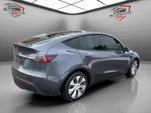 2022 Tesla Model Y Long Range Dual Motor All-Wheel Drive