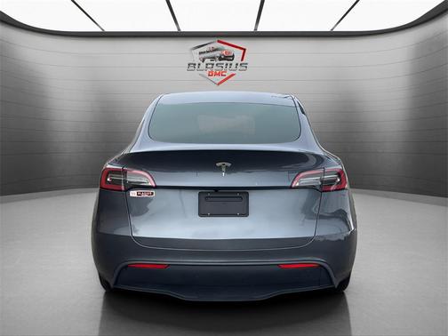 2022 Tesla Model Y Long Range Dual Motor All-Wheel Drive